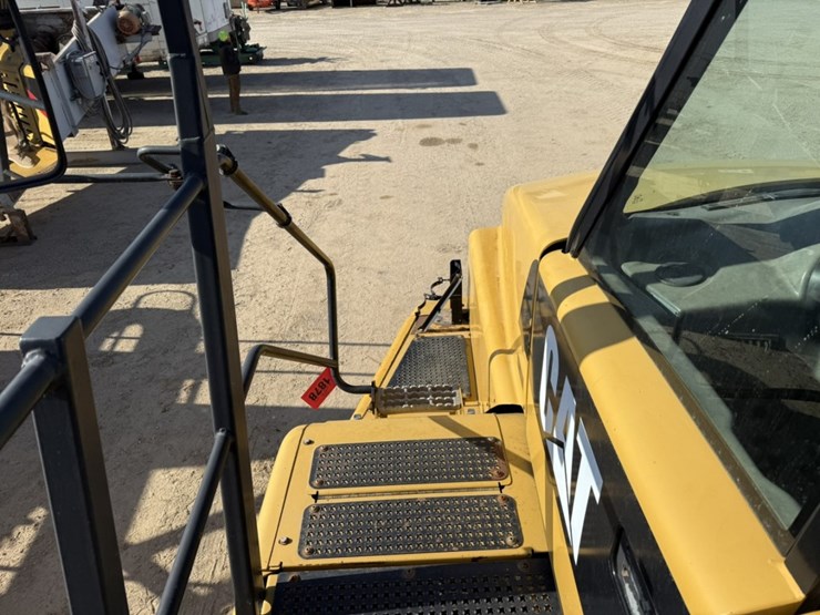 2010-caterpillar-740-image-70