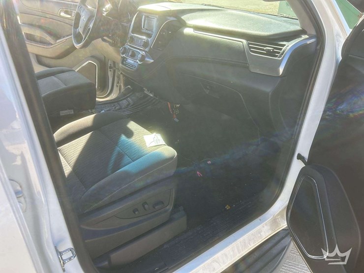 2017-chevrolet-tahoe-image-14