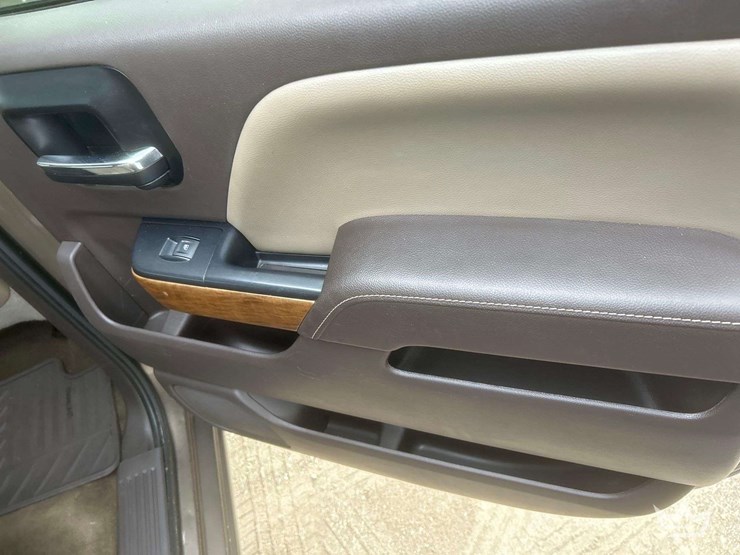 2014-chevrolet-silverado-4x4-crew-cab-pickup-truck-image-15