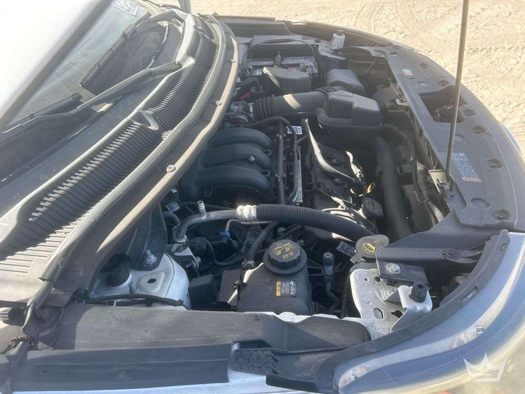 2016-ford-explorer-image-8