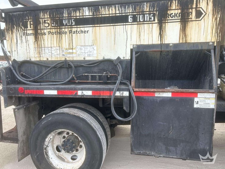 2014-freightliner-m2-106-image-43