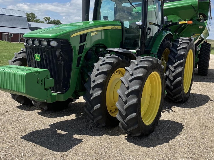 2010-john-deere-8295r-image-1