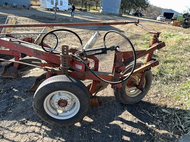 international-710-image-5