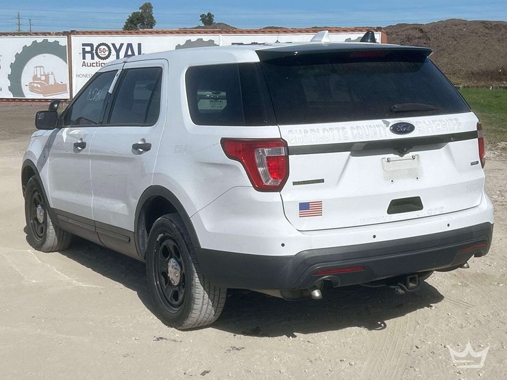 2016-ford-explorer-image-4