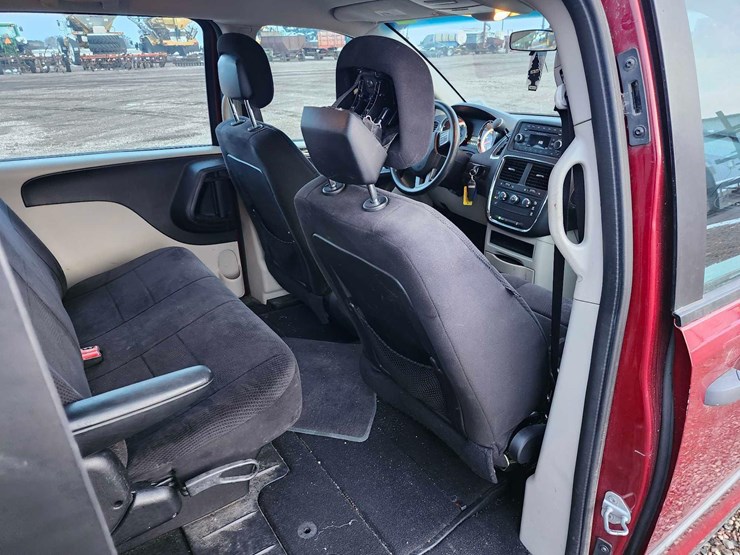 2014-dodge-grand-caravan-se-image-40