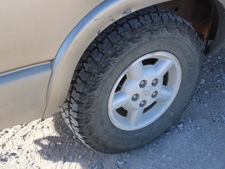 2004-chevrolet-s10-image-12