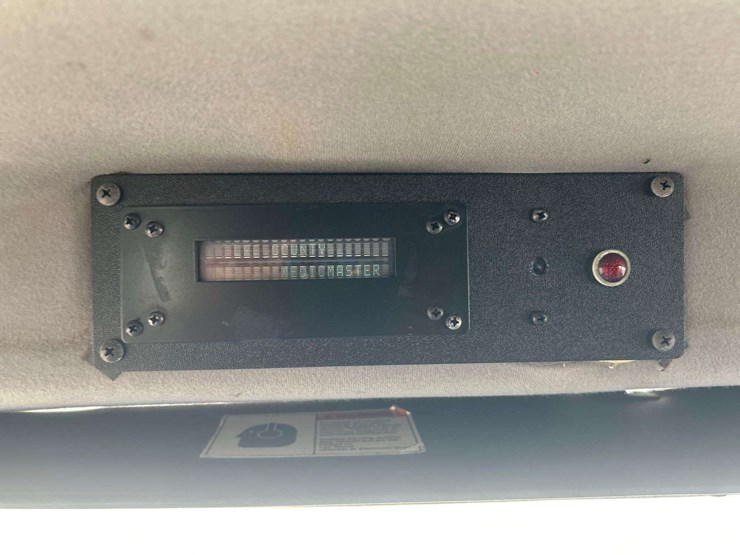 2004-freightliner-fl60-image-13