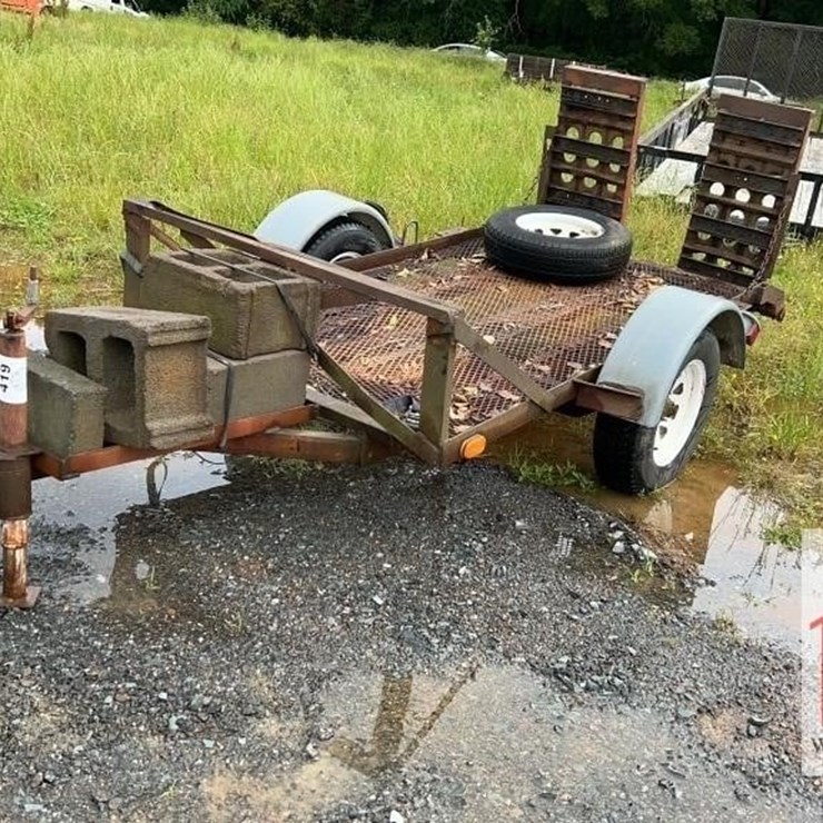 4' X 8' UTILITY TRAILER (NO TITLE)