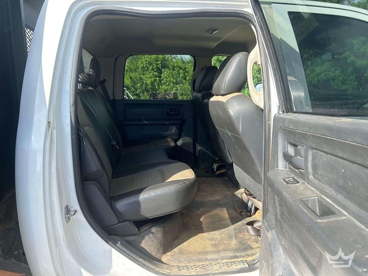 2012-dodge-3500-image-22