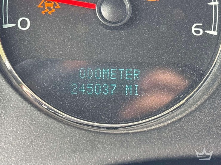 2010-chevrolet-tahoe-image-9