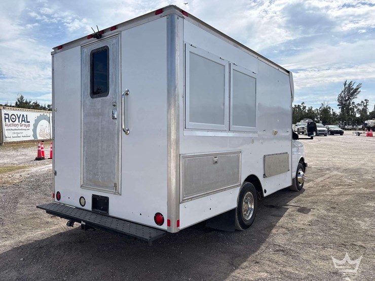 2008-chevrolet-express-box-truck-image-3