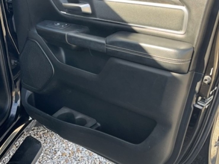 2019-ram-1500-big-horn-image-23