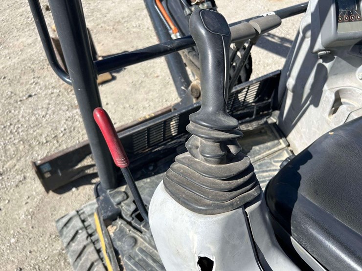 2017-deere-35g-image-13