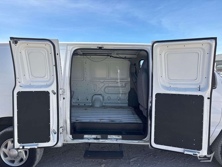 2012-ford-cargo-image-4