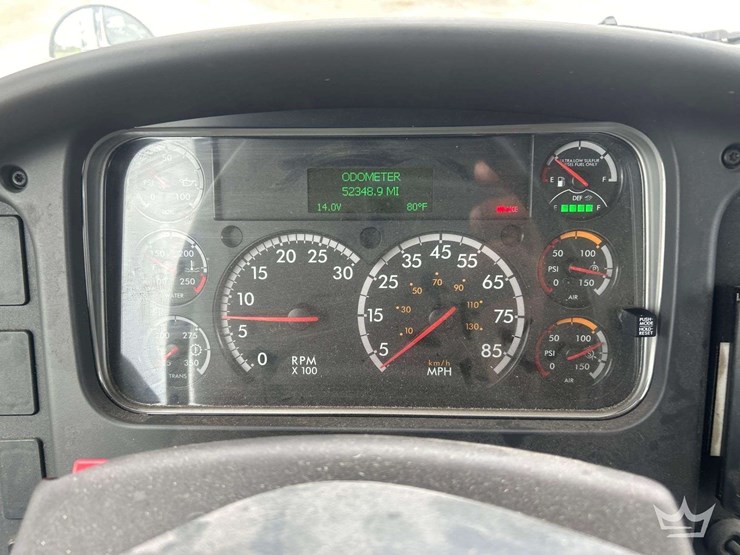 2019-freightliner-m2-106-image-9