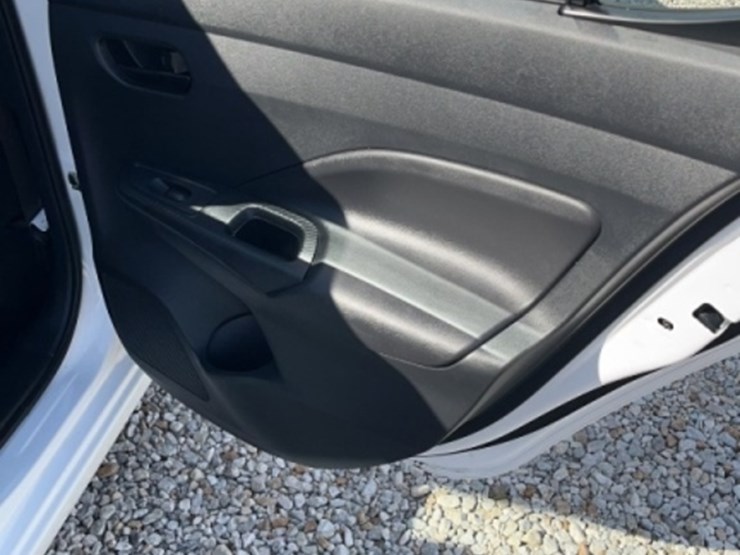 2021-nissan-versa-image-17