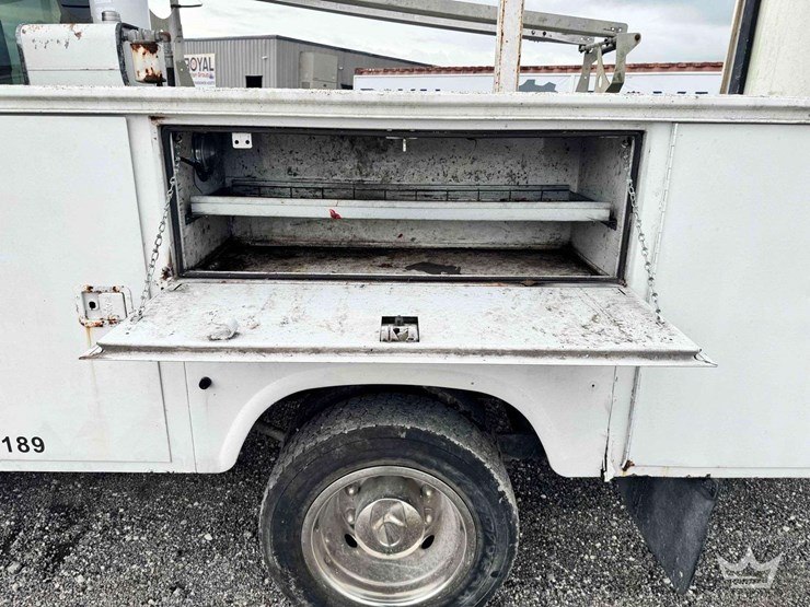 2005-chevrolet-c4500-altec-bucket-truck-image-19