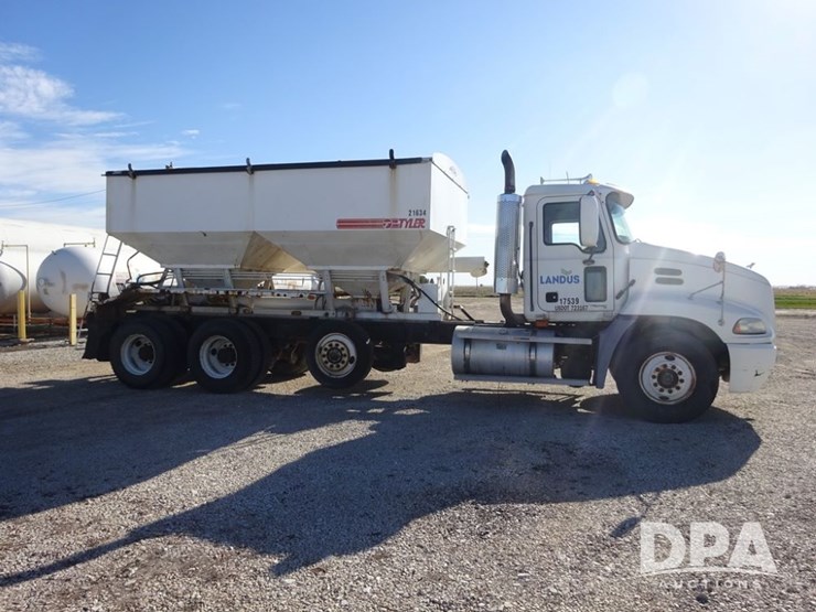 2004-mack-vision-dry-tender-truck-(pz14165,-unit-17539)-image-12