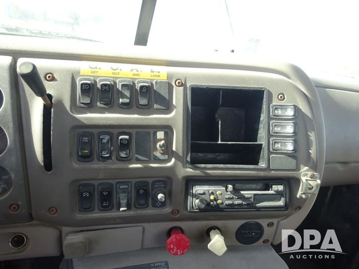 2004-mack-vision-dry-tender-truck-(pz14165,-unit-17539)-image-104