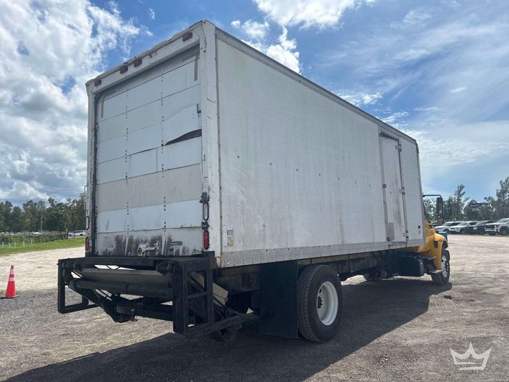 2019-international-durastar-4300-image-3