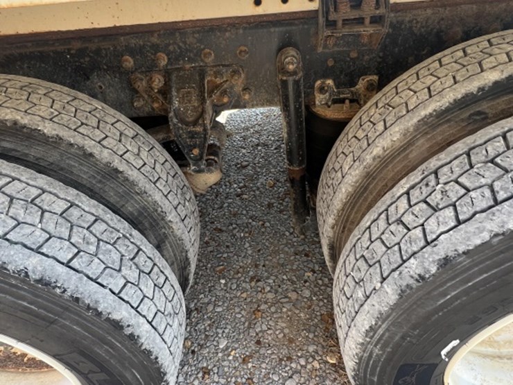 2018-international-7400-image-6