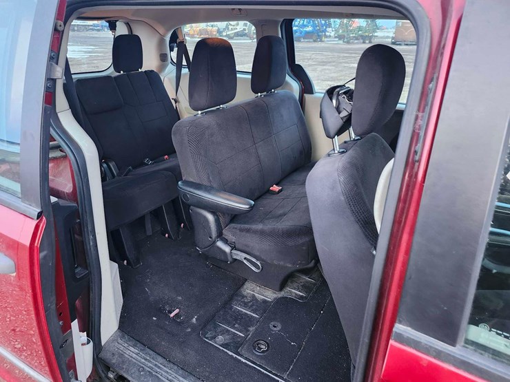 2014-dodge-grand-caravan-se-image-39