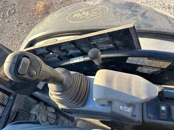 2013-deere-27d-image-11