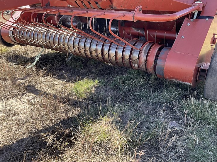 2001-hesston-4590-image-4