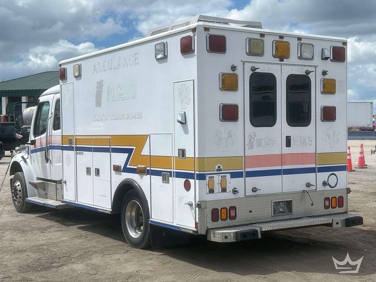 2005-freightliner-m2-106-image-4