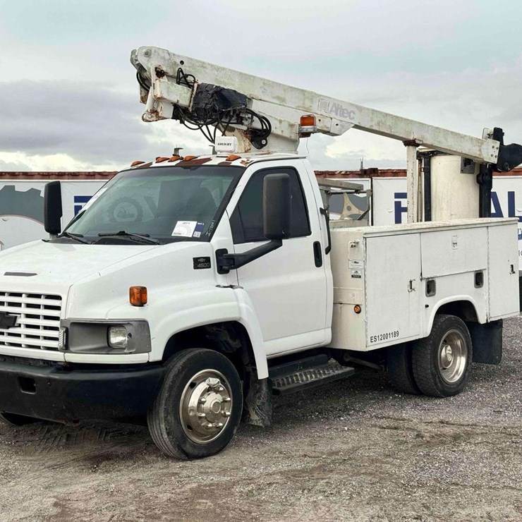 2005 Chevrolet C4500 Altec Bucket Truck