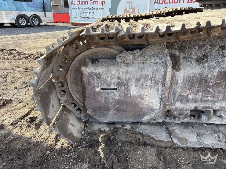 2013-deere-350g-lc-image-13