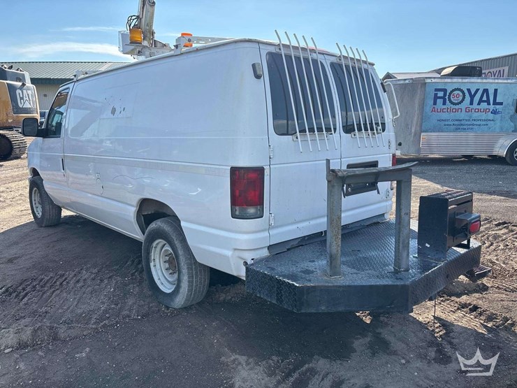 2008-ford-e350-image-4