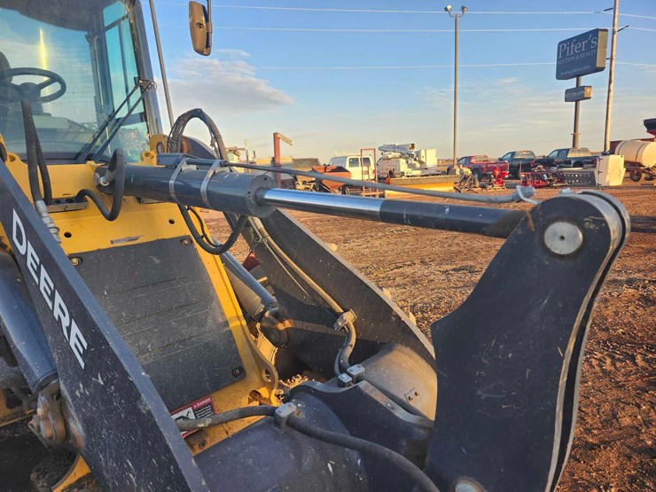 john-deere-324-image-21