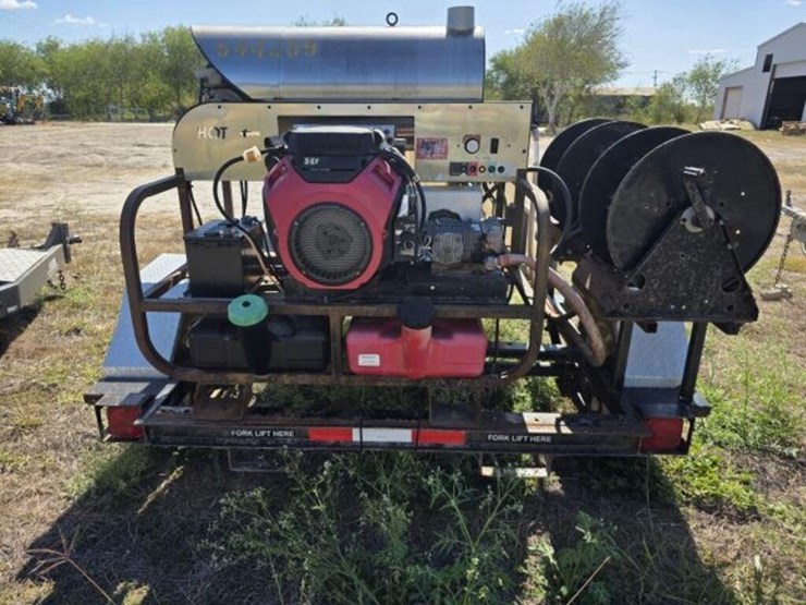 heated-pressure-washer-with-honda-engine-on-trailr-image-5