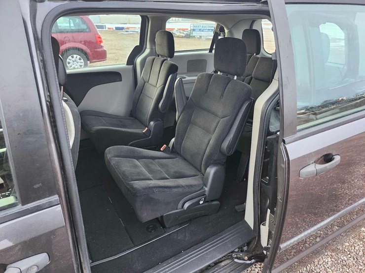 2015-dodge-grand-caravan-image-29