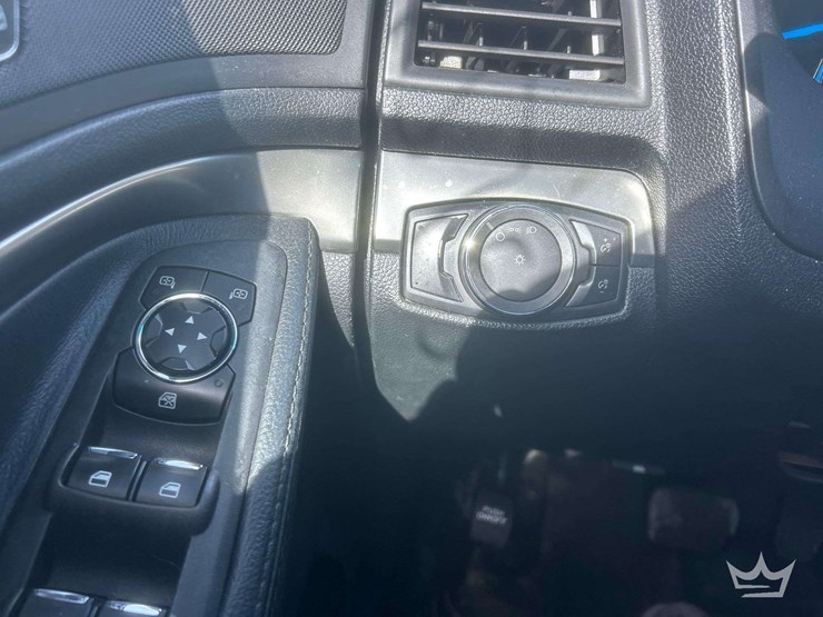 2016-ford-explorer-image-15