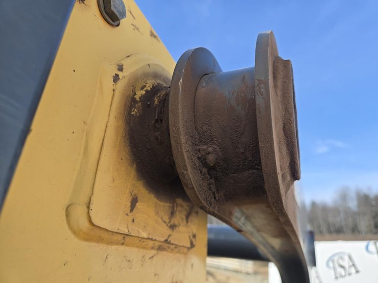 john-deere-329d-image-22