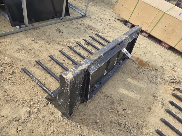 #6010-•-new-wolverine-skid-steer-x-treme-manure-fork-63"-w-image-4