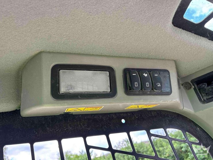 2023-caterpillar-259d3-image-25