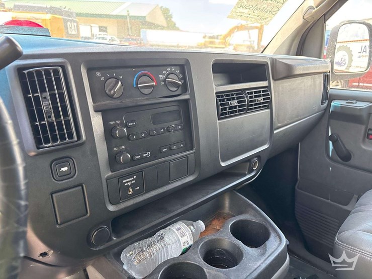 2006-chevrolet-express-3500-image-17