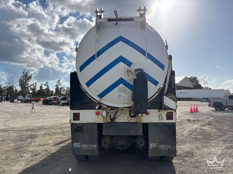 2009-international-7400-image-38