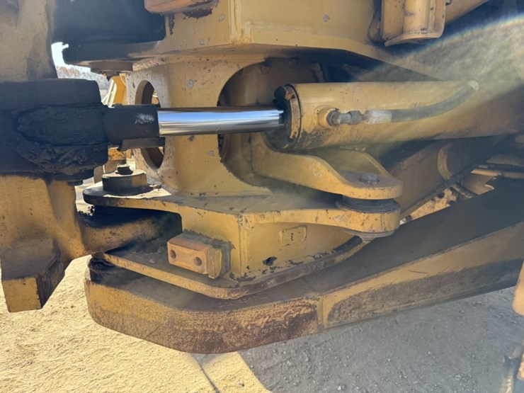 2010-caterpillar-740-image-48