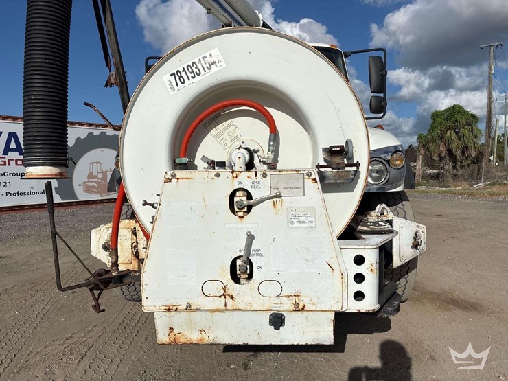 2009-international-7400-image-24