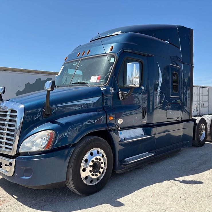 2017 FREIGHTLINER CASCADIA 125