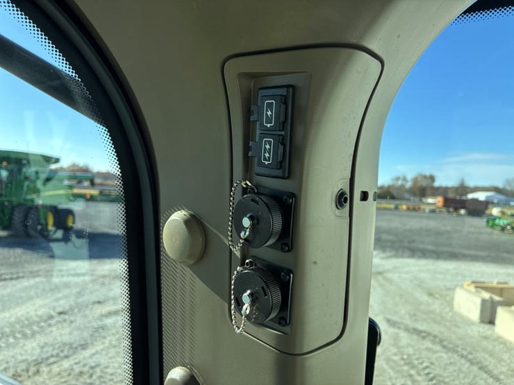 2024-john-deere-8r-410-image-81