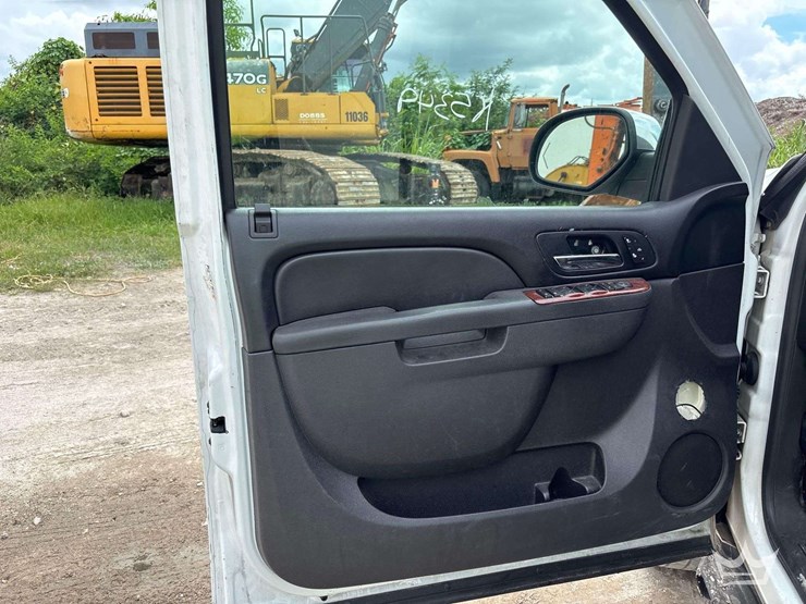 2010-chevrolet-tahoe-image-8