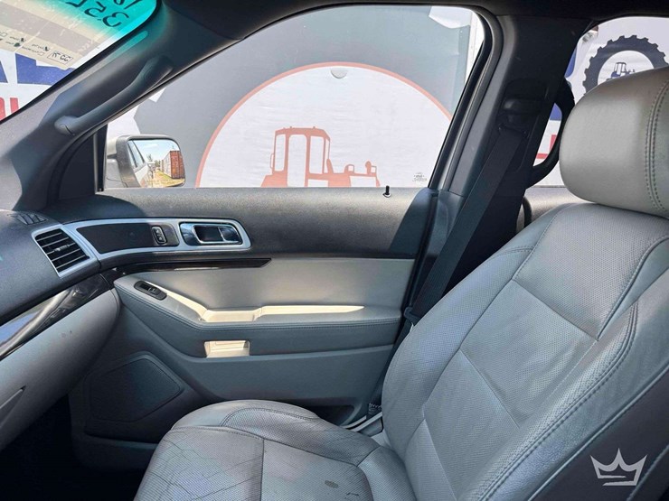 2011-ford-explorer-limited-image-18