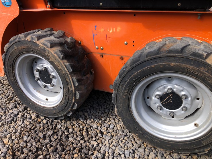 2019-gehl-r105-image-5