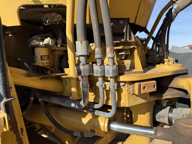 2010-caterpillar-740-image-16
