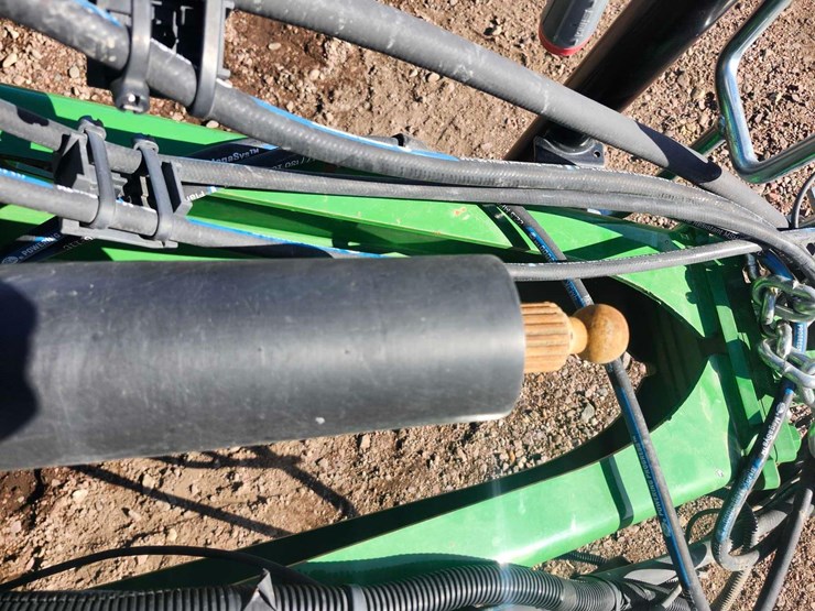 2021-john-deere-560r-image-31